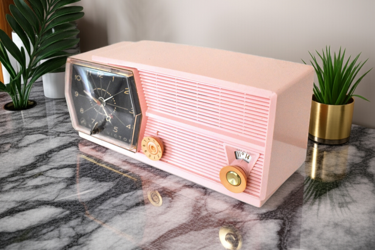 Melrose Pink 1957 RCA Victor 8-C-5F Vacuum Tube AM Clock Radio