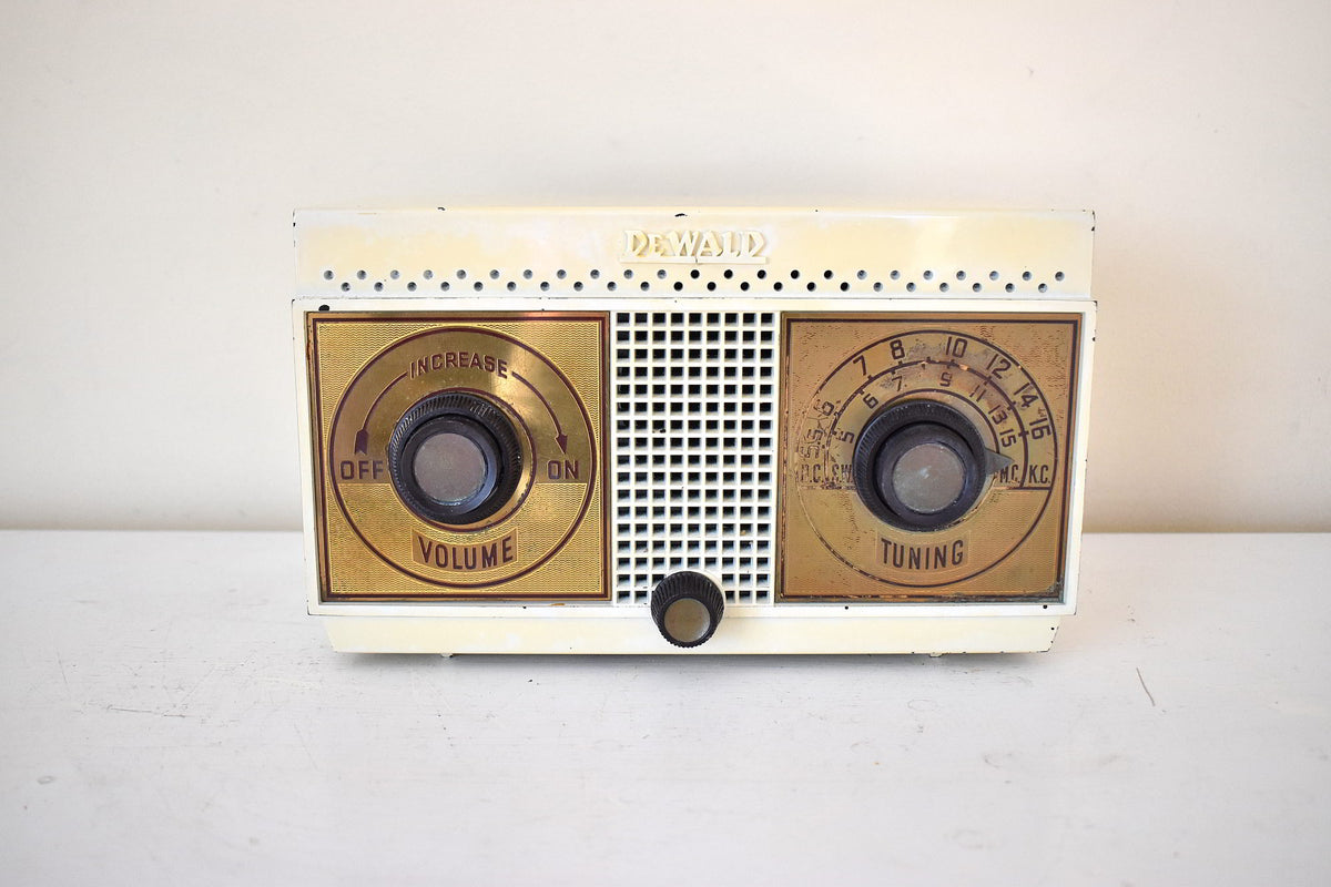 Alabaster Ivory White 1954 DeWald Model H-537 AM Shortwave Vacuum