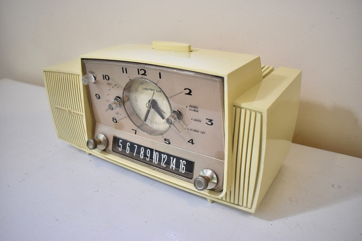 Vintage Magnavox Tube Radio Clock C5 Ivory MCM Century selling Modern AM White Working