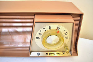 Sahara Tan Mid Century Vintage 1962 Motorola A10N 62 Vacuum Tube AM Radio Cool Model!