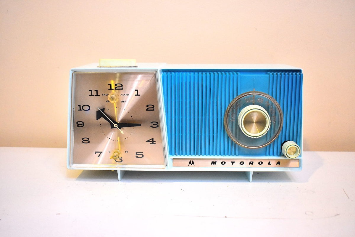 Azure Blue Motorola C18 23UL Alarm Clock Radio 1962 Vacuum Tube AM
