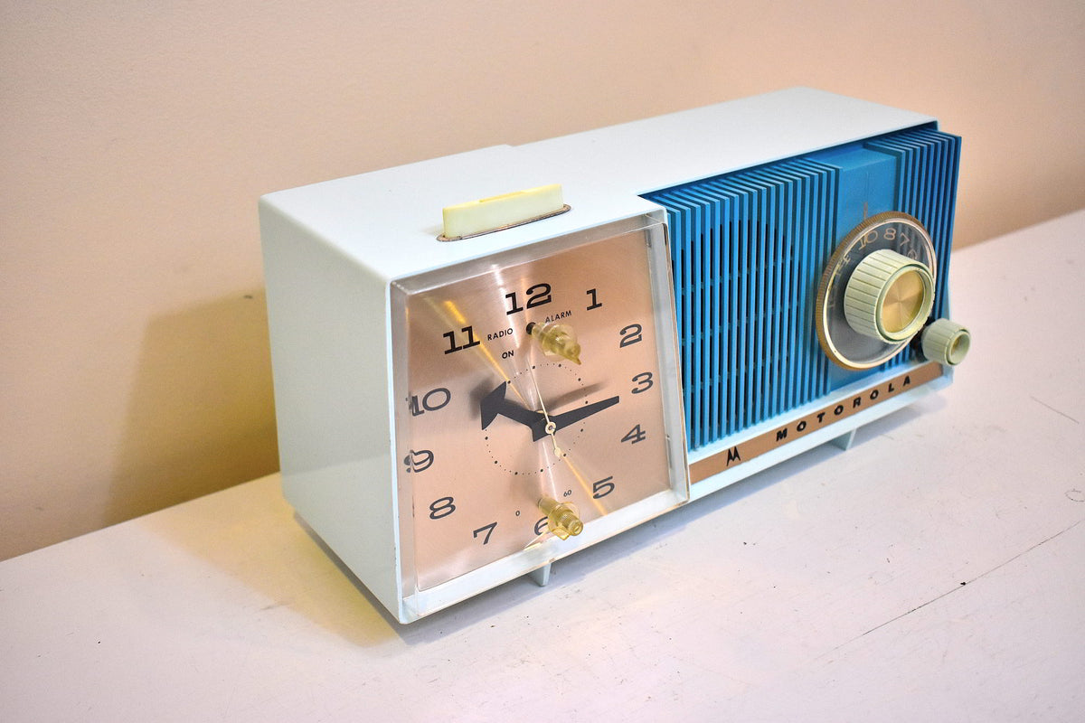 Azure Blue Motorola C18 23UL Alarm Clock Radio 1962 Vacuum Tube AM Clo ...