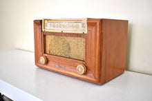 Load image into Gallery viewer, Red Oak Wood 1947 Motorola Model 67X13 Vacuum Tube AM Radio Nice Color! Excellent Performer!