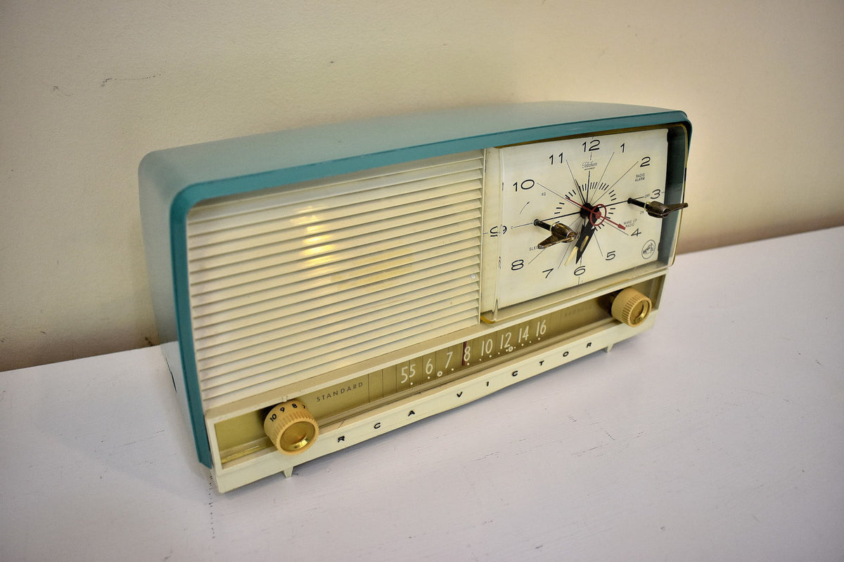 ターコイズとホワイト 1956 RCA Victor 8-C-7LE 真空管 AM クロック