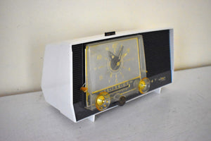 Charcoal and White 1957 RCA Model 1-C-5JE Vacuum Tube AM Radio Works Great Excellent Condition!