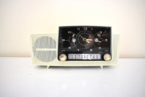 Alpine White Mid Century 1959 General Electric Model 913D Vacuum Tube AM Clock Radio Beauty Sounds Fantastic Popular Model!