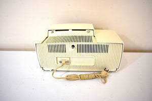 Alpine White Mid Century 1959 General Electric Model 913D Vacuum Tube AM Clock Radio Beauty Sounds Fantastic Popular Model!