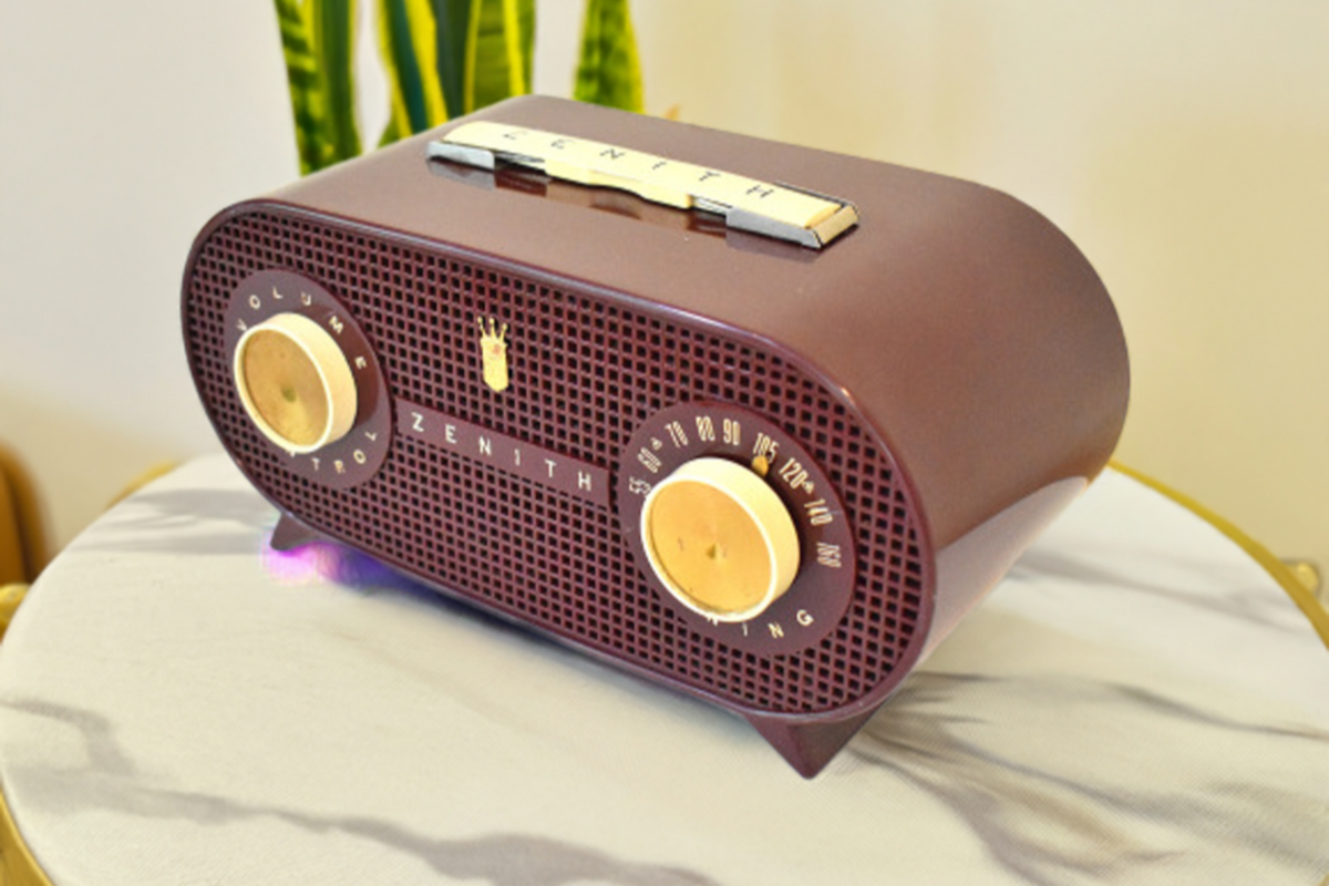 Burgundy 1955 Zenith Model R510R Vacuum Tube AM Radio Oval Owl