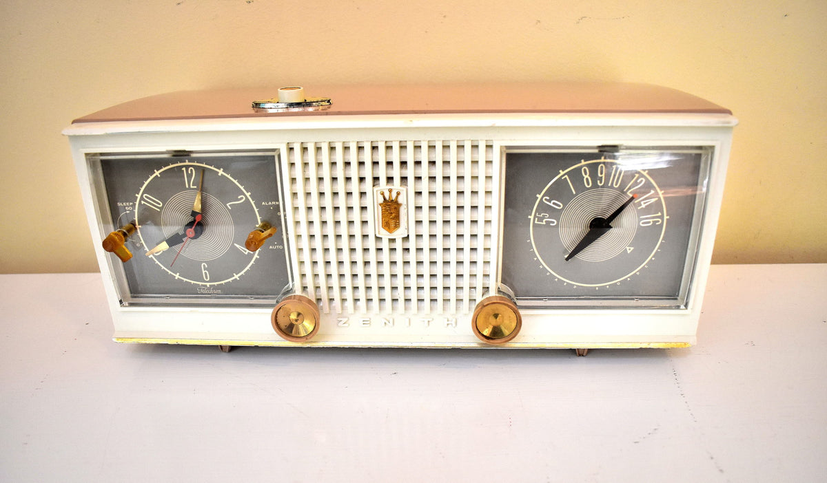 Sandalwood Tan and White 1960 Zenith Model C519 'The Nocturne' AM