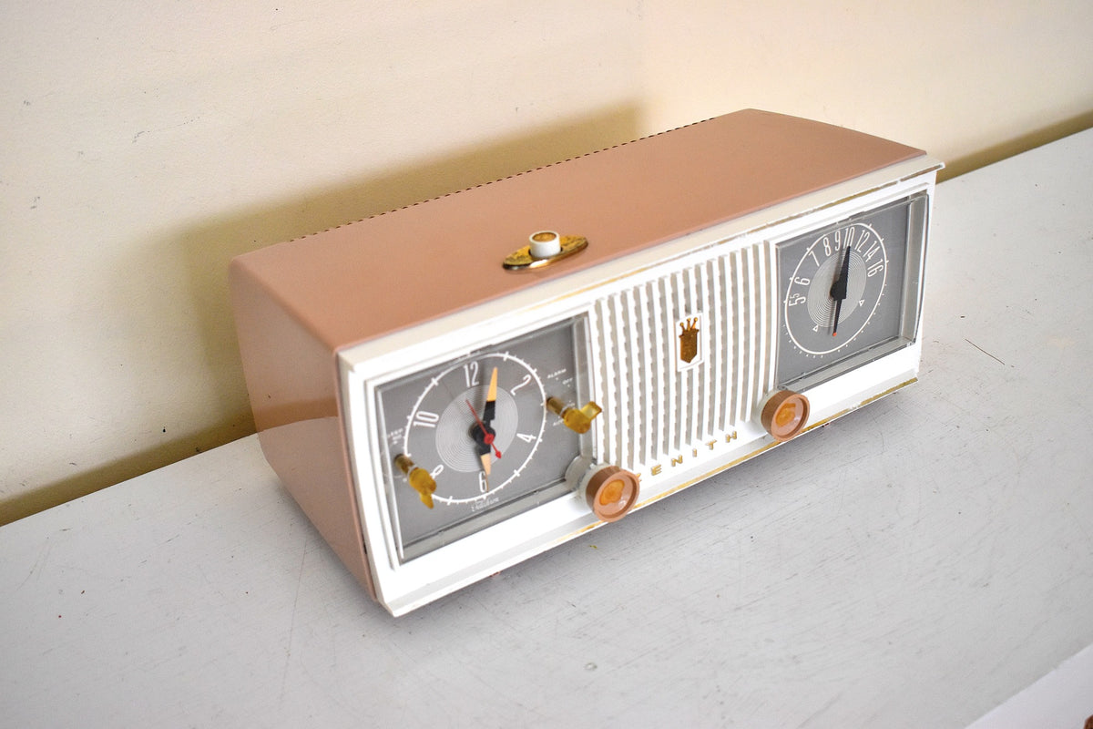 Sandalwood Tan and White 1960 Zenith Model C519L 'The Nocturne' AM