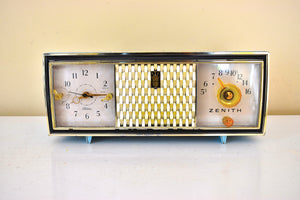 Diamond Blue 1960 Zenith Model C520B 'The Saxony' Vacuum Tube AM Clock Radio Excellent Condition! Sounds Great!