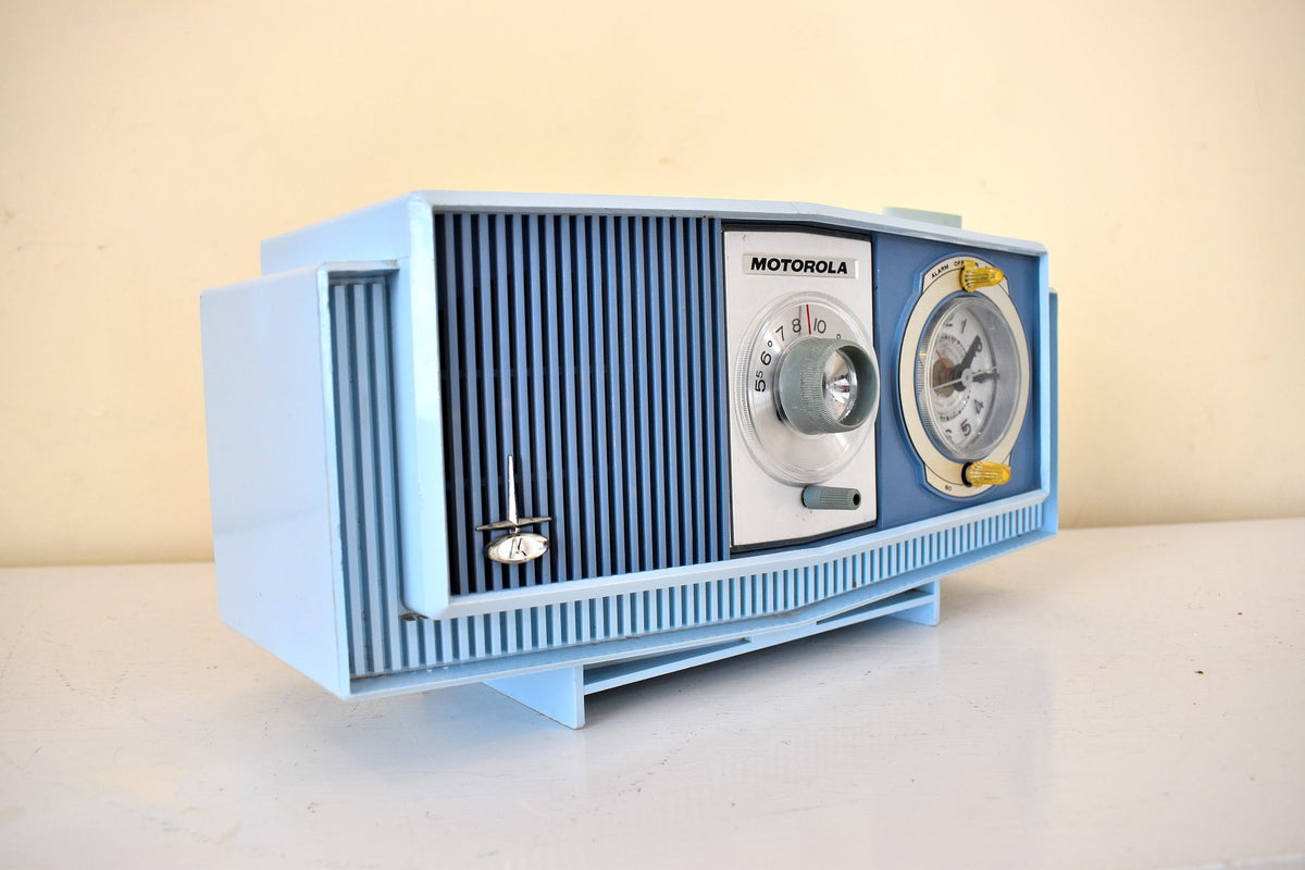 Blue on Blue Mid-Century 1963 Motorola Model C19B25 Vacuum Tube AM Clo ...