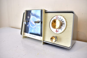 Gull Gray 1958 GE General Electric Model C-406A AM Vintage Vacuum Tube Radio Little Cutie in Excellent Condition!
