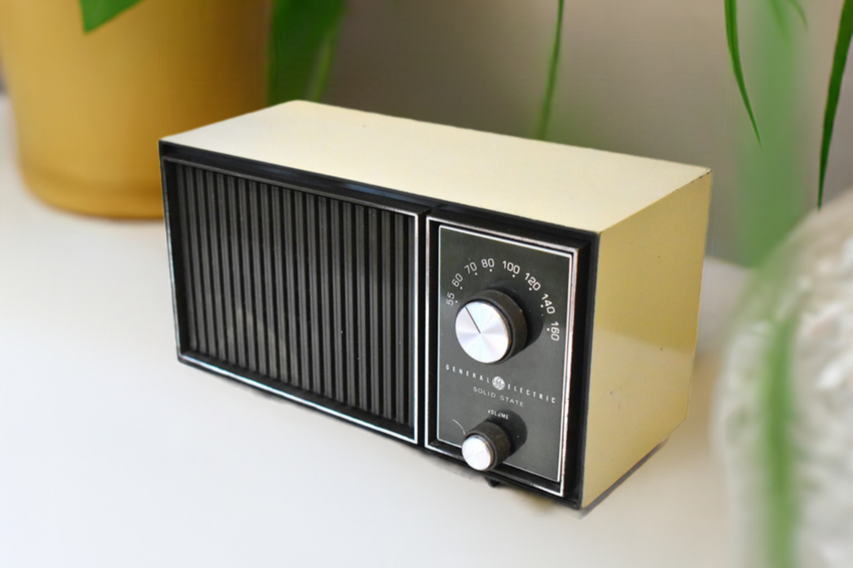 Bluetooth Ready To Go - Pea Green 1968 General Electric Model