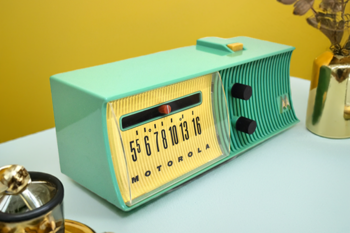 Sea Green 1957 Motorola Model 57H AM 真空管ラジオ レアモデル 大 Sea Green 1957 Motorola Model 57H AM 真空管ラジオ レアモデル 大