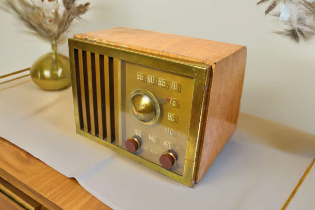 Tiger Stripe Maple Wood Grain Finished 1948 RCA Victor Model 75X15