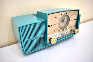 Seafoam Green Mid Century 1959 General Electric Model 913D Vacuum Tube AM Clock Radio