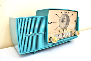 Seafoam Green Mid Century 1959 General Electric Model 913D Vacuum Tube AM Clock Radio