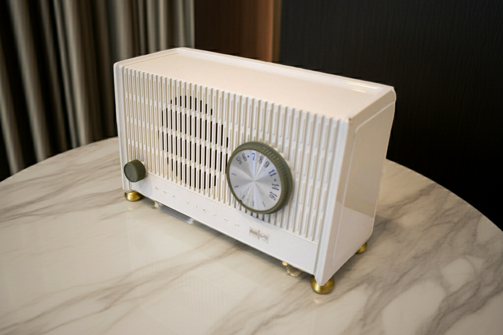 Alpina White 1964 RCA Victor Model RFA-11W AM Vacuum Tube Alarm