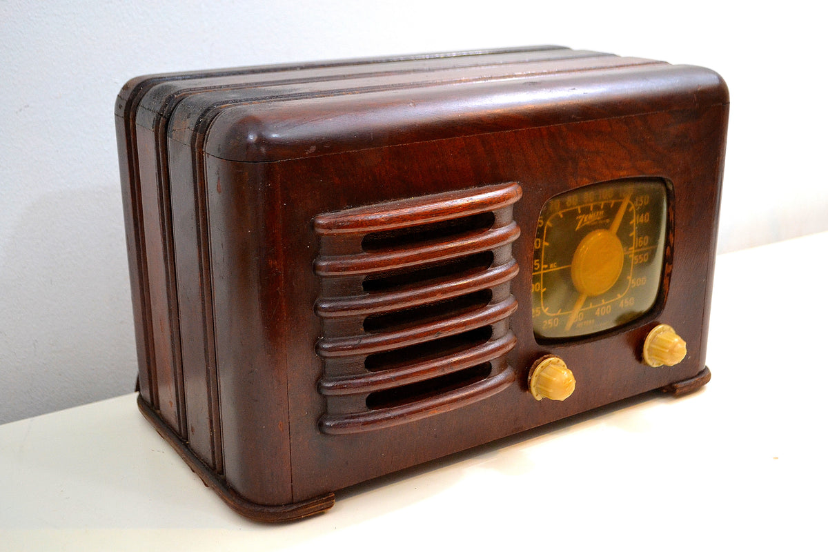 Mahogany Brown Wood 1941 Zenith Model 6D-525 AM Vacuum Tube Radio