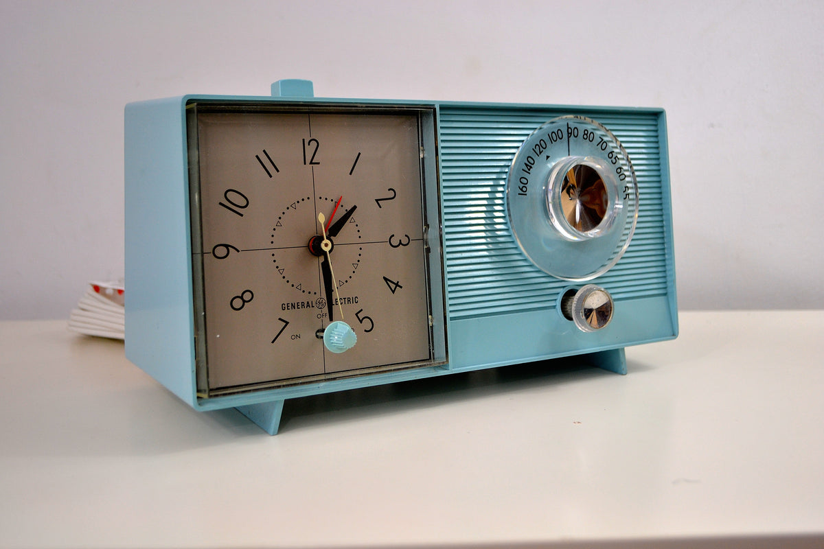 Powder Blue 1959 General Electric Model C 404b Tube Am Clock Radio Totally Restored Retro 5818