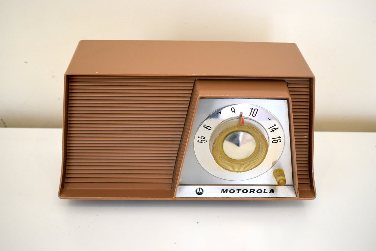 Caramel Tan Mid Century 1962 Motorola Model A17G3 Vacuum Tube AM