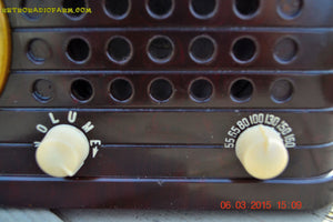 SOLD! - Aug 7, 2015 - POST WAR INDUSTRIAL Art deco Telechron Model 8H59 AM Brown Swirly Marbled Bakelite Tube Clock Radio Works! - [product_type} - Telechron - Retro Radio Farm