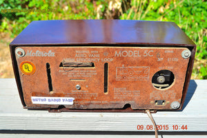 SOLD! - Sept 17, 2015 - STUDIOUS LOOKING Brown Swirly Mid Century Retro 1950 Motorola Model 5C6 Tube AM Clock Radio Works Great!! - [product_type} - Motorola - Retro Radio Farm