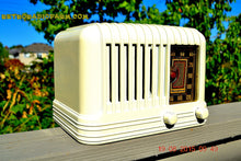 Load image into Gallery viewer, SOLD! - Nov 24, 2015 - BEAUTIFUL Art Deco Golden Age 1940 Westinghouse WR-176 Bakelite AM Tube Radio Works! - [product_type} - Westinghouse - Retro Radio Farm