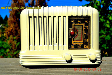 SOLD! - Nov 24, 2015 - BEAUTIFUL Art Deco Golden Age 1940 Westinghouse WR-176 Bakelite AM Tube Radio Works!