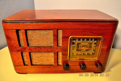 SOLD! - July 14, 2014 - BEAUTIFUL Wood Art Deco Retro 1940 Crosley Fiver 52TH-WC AM Tube Radio Works!