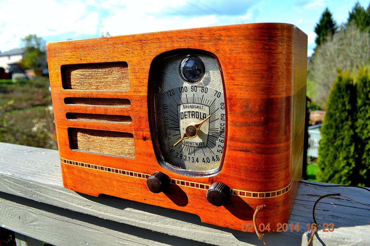 SOLD! Dec 12, 2014 BEAUTIFUL Wood Art Deco Retro 1946 Detrola 212