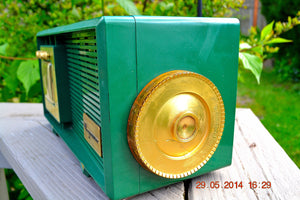 SOLD! - July 28, 2014 - KELLY GREEN Retro Space Age 1959 Magnavox AM20 Tube AM Clock Radio WORKS! - [product_type} - Magnavox - Retro Radio Farm
