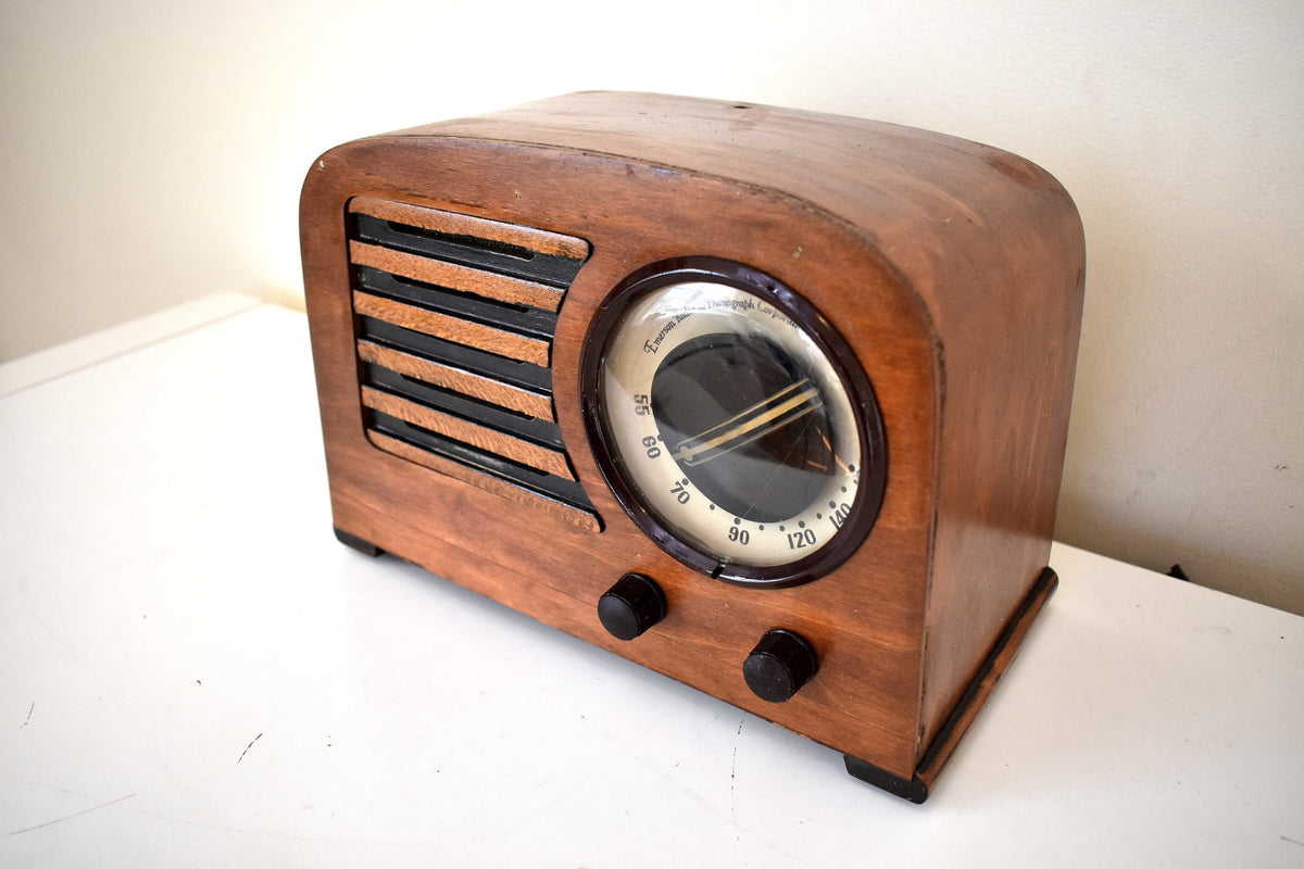 Curved Artisan Handcrafted Wood 1947-48 Emerson Model 544 Vacuum