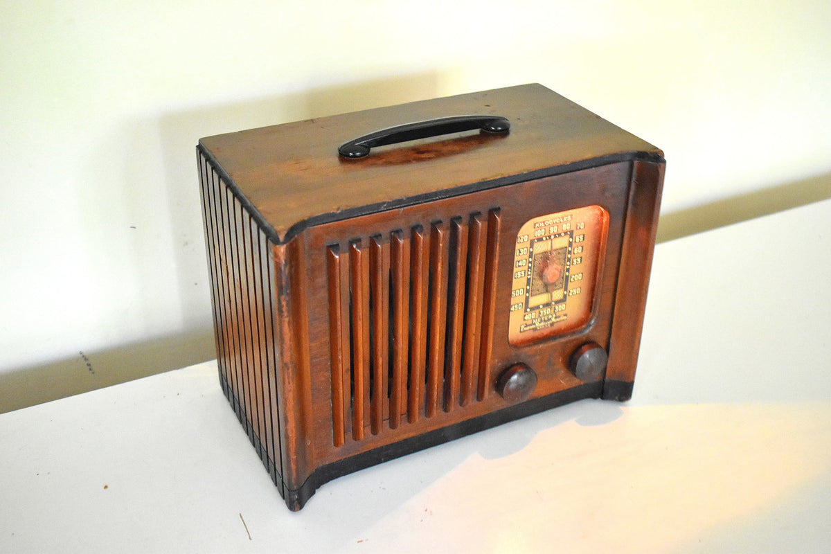 1940年代前半、イギリス、minipnone真空管ラジオ。 1940年代前半、イギリス、minipnone真空管ラジオ。 1940年代前半