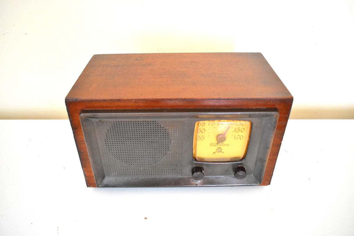 VINTAGE Antique GILFILLAN COPPER FRONT TUBE RADIO 56B factory Wood Case Housing