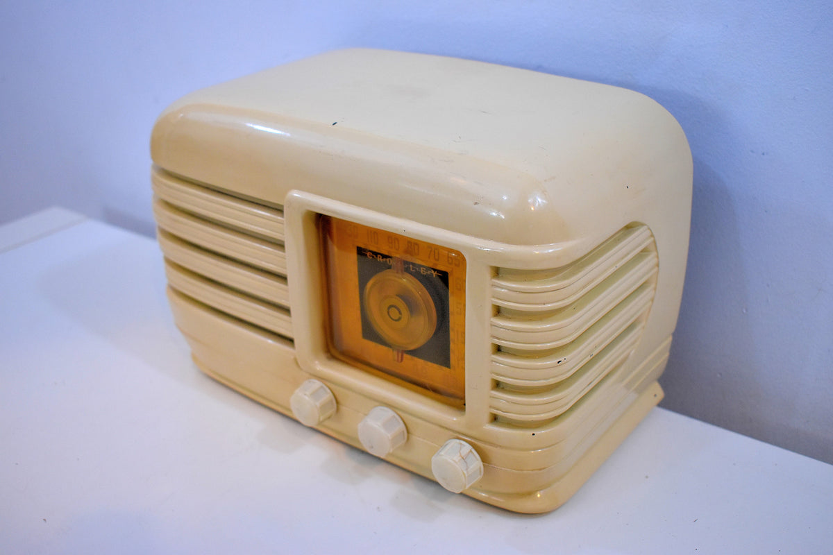 Vanilla Ivory Bakelite 1941 Crosley Model 52TE AM Shortwave Vacuum