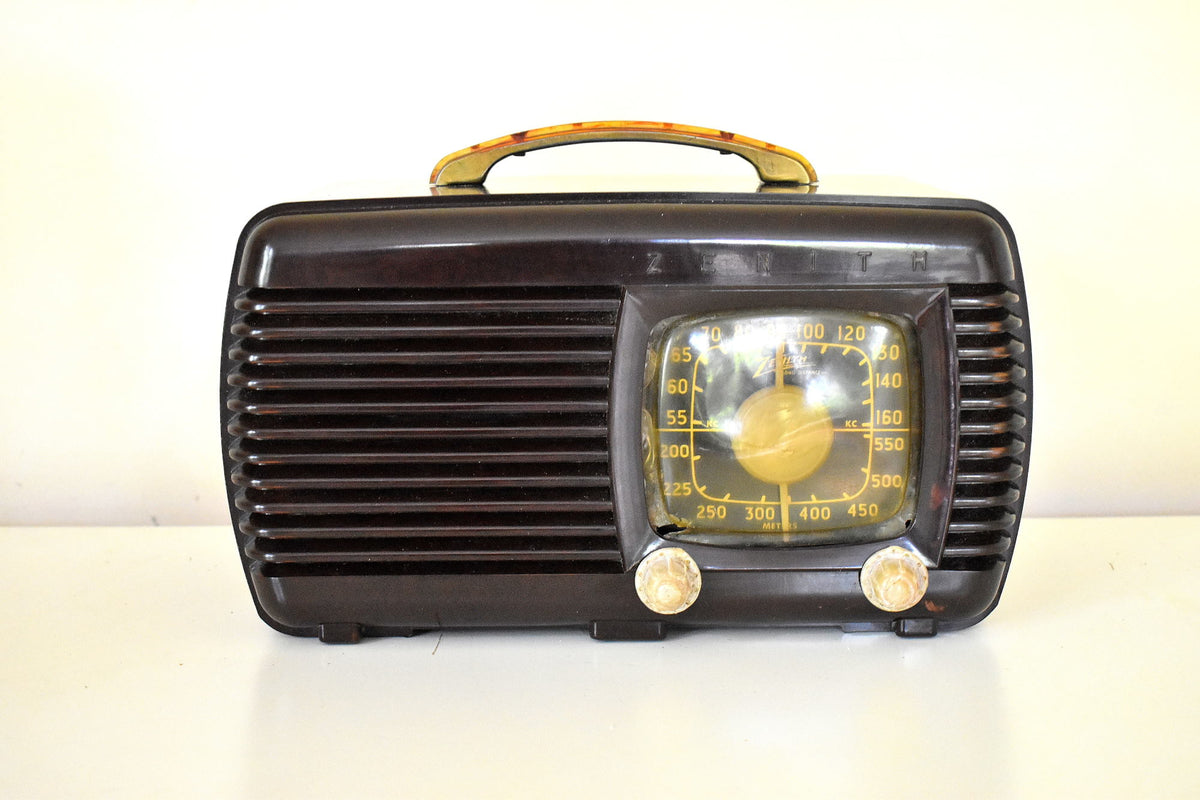 Mocha Brown 1942 Zenith Model 6-D-510 AM Vacuum Tube Radio Beauty
