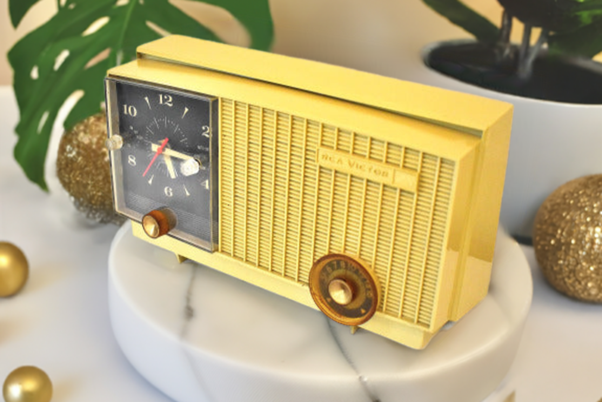 Harvest Gold 1962 RCA Victor Model 3-RD-37 AM Vacuum Tube Alarm