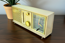 Charger l'image dans la galerie, Beige Pink 1963 Emerson Model G-1710 AM FM Vacuum Tube Alarm Clock Radio Sounds Great! Nice Color!