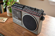 Charger l'image dans la galerie, GenX 80s Retro General Electric GE Model 3-5233A AM FM Cassette Stereo Boombox Radio! Sounds Great Excellent Condition!