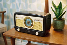 画像をギャラリービューアに読み込む, Ebony Ivory 1950 Jewel Wakemaster Model 5057U Vacuum Tube AM Clock Radio Beautiful Design Sounds Great!