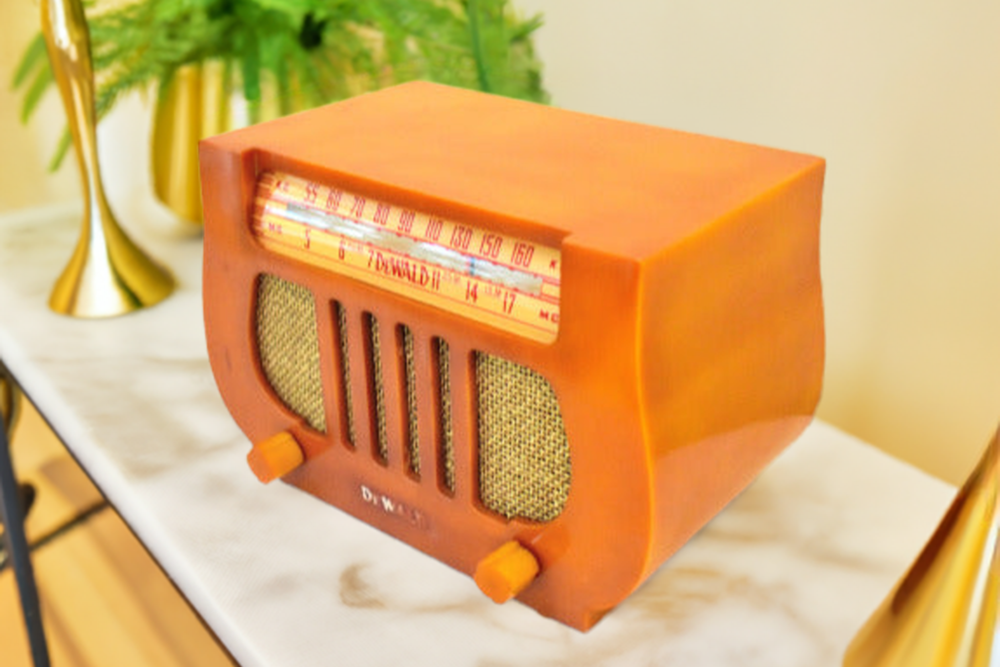 Butterscotch Gold Catalin 1946 DeWald A-501 Vacuum Tube AM Radio Works Great! Excellent Condition!