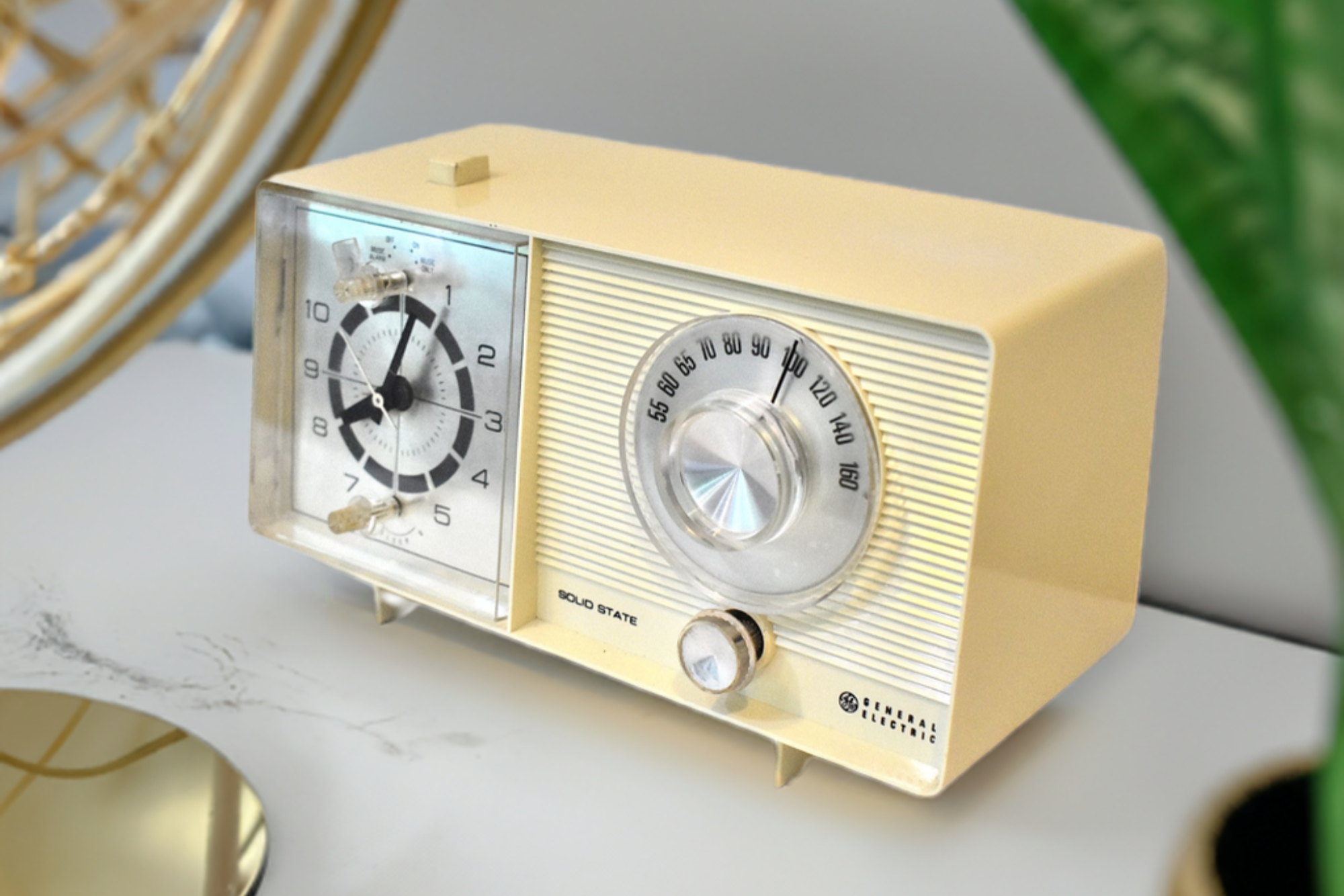 Beige Ivory Vintage 1965 General Electric Model C-403D AM Vacuum