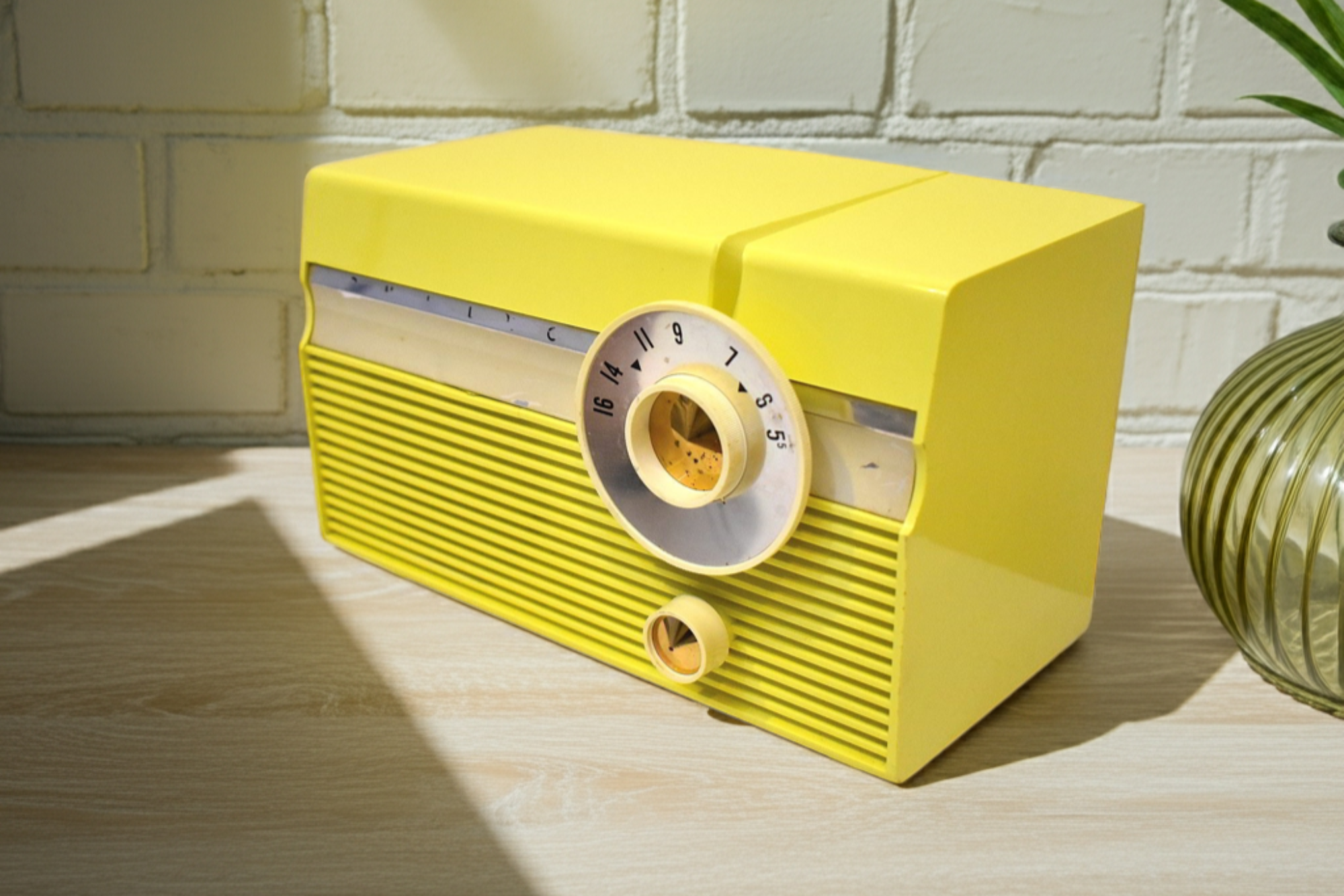 Citron Yellow 1959 Philco Model F813-124 Vacuum Tube Radio Sounds Great Excellent Condition!