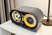 Load image into Gallery viewer, Espresso Brown Owl Eyes 1951 Zenith Model G516 AM Vacuum Tube Radio Great Looking and Sounding!