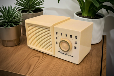 Bluetooth Ready To Go - Ivory White 1955 Airline Model GSE-1620A AM Vacuum Tube Radio Excellent Condition Great Receiver!