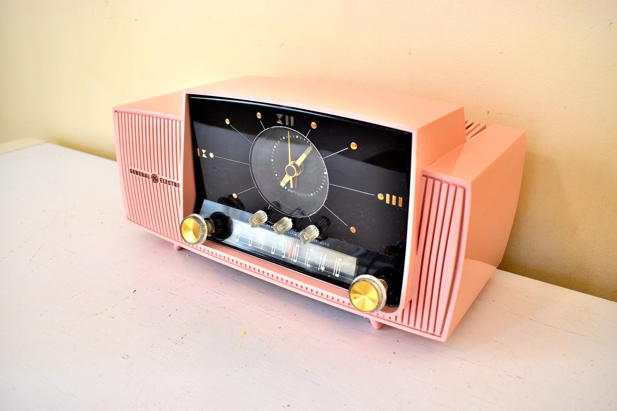 Princess Pink Mid Century 1959 General Electric Model 914D Vacuum Tube AM Clock Radio Popular Model! Excellent Plus Condition!