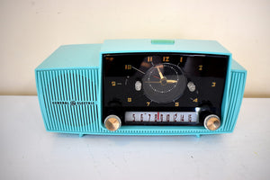 Ocean Turquoise Mid Century 1959 General Electric Model 914D Vacuum Tube AM Clock Radio Popular Model! Excellent Plus Condition!