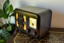 Load image into Gallery viewer, Espresso Marble Bakelite 1946 ITI Lyric Model 546T AM Vacuum Tube Radio Stunning Looking and Works Great!